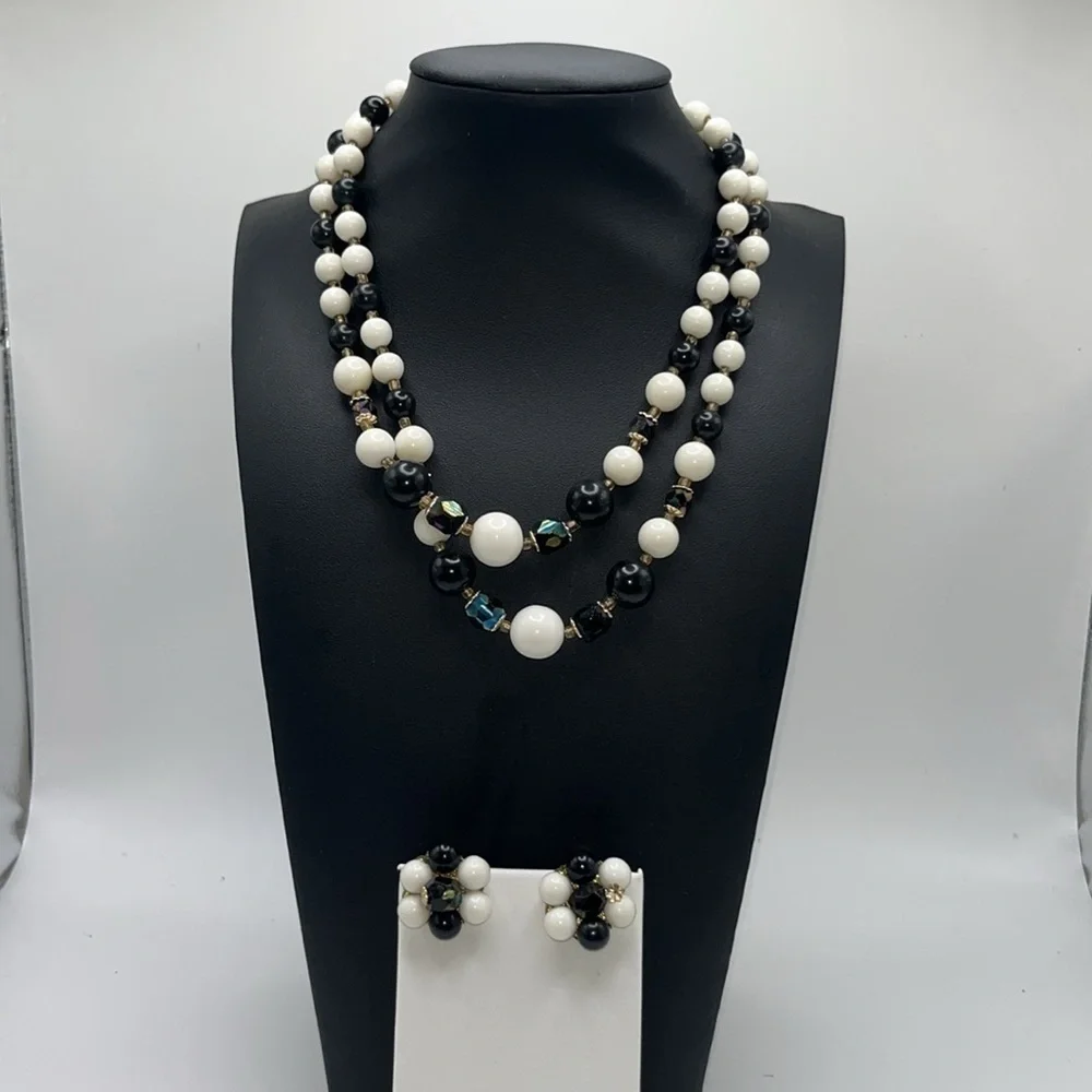 Vintage Japan MCM black white iridescent beaded necklace+ clip on earrings